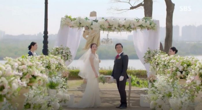 Tampil Menawan dan Berkesan di Hari Istimewa: Tips Memilih Busana Pernikahan Tematik!