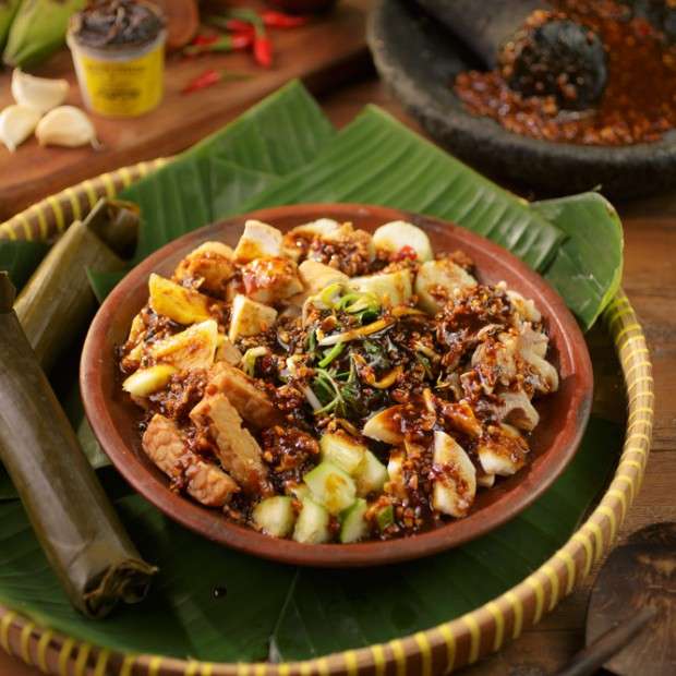 Mengenal Keunikan Rujak, Salad Buah Andalan Indonesia yang Mendunia