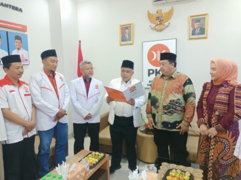 Terima SK Dari DPP PKS, Cakada Jombang Warsubi : Kita Berjuang Bersama Untuk Masyarakat
