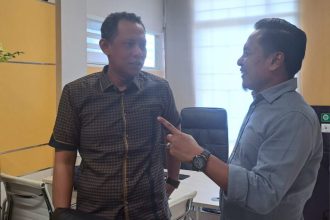 Ahmad Nurjayanto bersama ketua DPD Golkar Surabaya