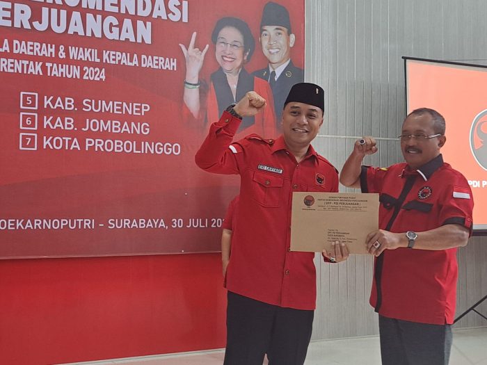 Foto: Eri Cahyadi – Armuji Terima Rekomendasi DPP PDI Perjuangan untuk Maju Pilkada Surabaya 2024