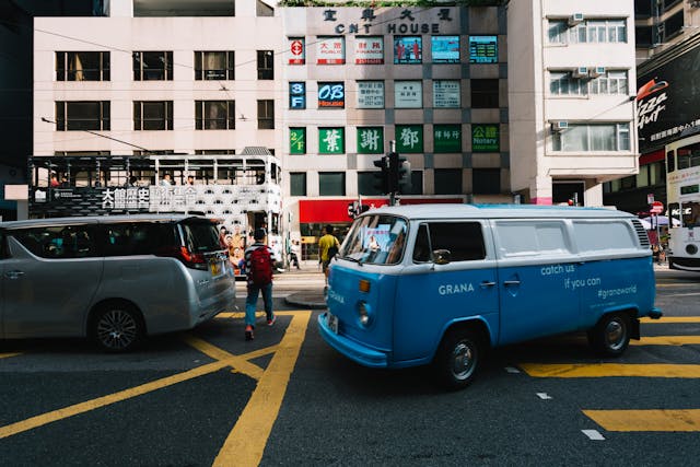 6 Rekomendasi Mobil Travel yang Ideal untuk Perjalanan Jauh