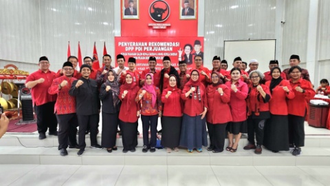 Serahkan Rekom 10 Bacakada. PDIP Jatim Minta Kompak dan Fokus Menang di Pilkada