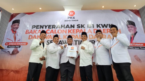 Serahkan 7 SK B1 KWK. PKS Jatim : All Out Raih Kemenangan Berkah dan Bermartabat