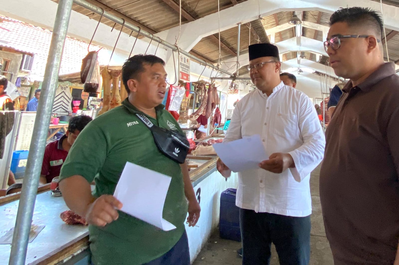 Pedagang Daging Di Pasar Arimbi Diminta Antisipasi Daging dari Luar Surabaya 
