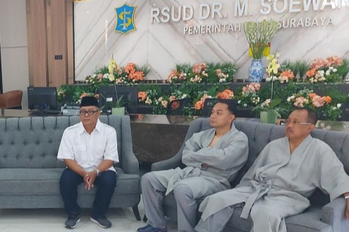 Paslon Erik-Armuji Jalani Tes Kesehatan di RS Soewandhi