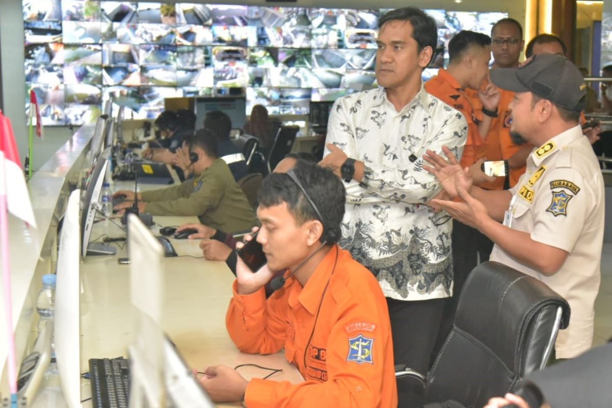 Observasi KPK - Plh Direktur Pembinaan Peran Serta Masyarakat KPK RI, Ariz Dedy Arham saat meninjau pelayanan publik di Pemkot Surabaya