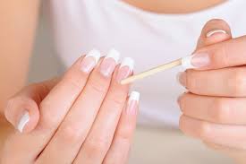 Efek Samping dan Perhatian Penggunaan Cuticle Remover