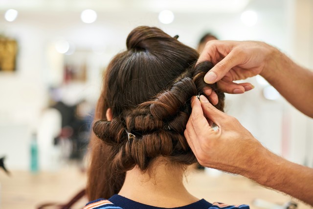 4 Cara Mengeriting Rambut Secara Alami Tanpa Alat Panas