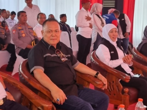 All Out Menangkan Pilgub Jatim, Dokter Agung Pasang Ratusan Baliho Khofifah-Emil