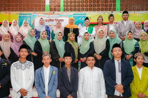 Ponpes Sabiul Muttaqien Pungging Mojokerto, Khofifah Ajak Santri Jadi Generasi Siap Jemput Indonesia Emas 2045 Dengan Akhlak Mulia