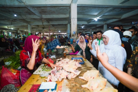 Bertemu Pedagang, Khofifah Dukung Pertahankan Pasar Tradisional Srimangunan Sampang