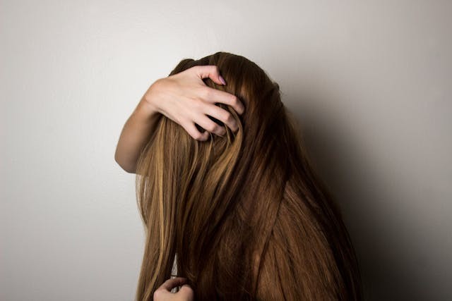 Cara Alami Mengatasi Kutu Rambut dengan Bahan Aman