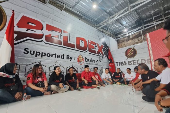 Didik bledex saat bersama para kader dan relawan di Posko Didik Bledex Bolo Eri Rabu (04/09/2024)