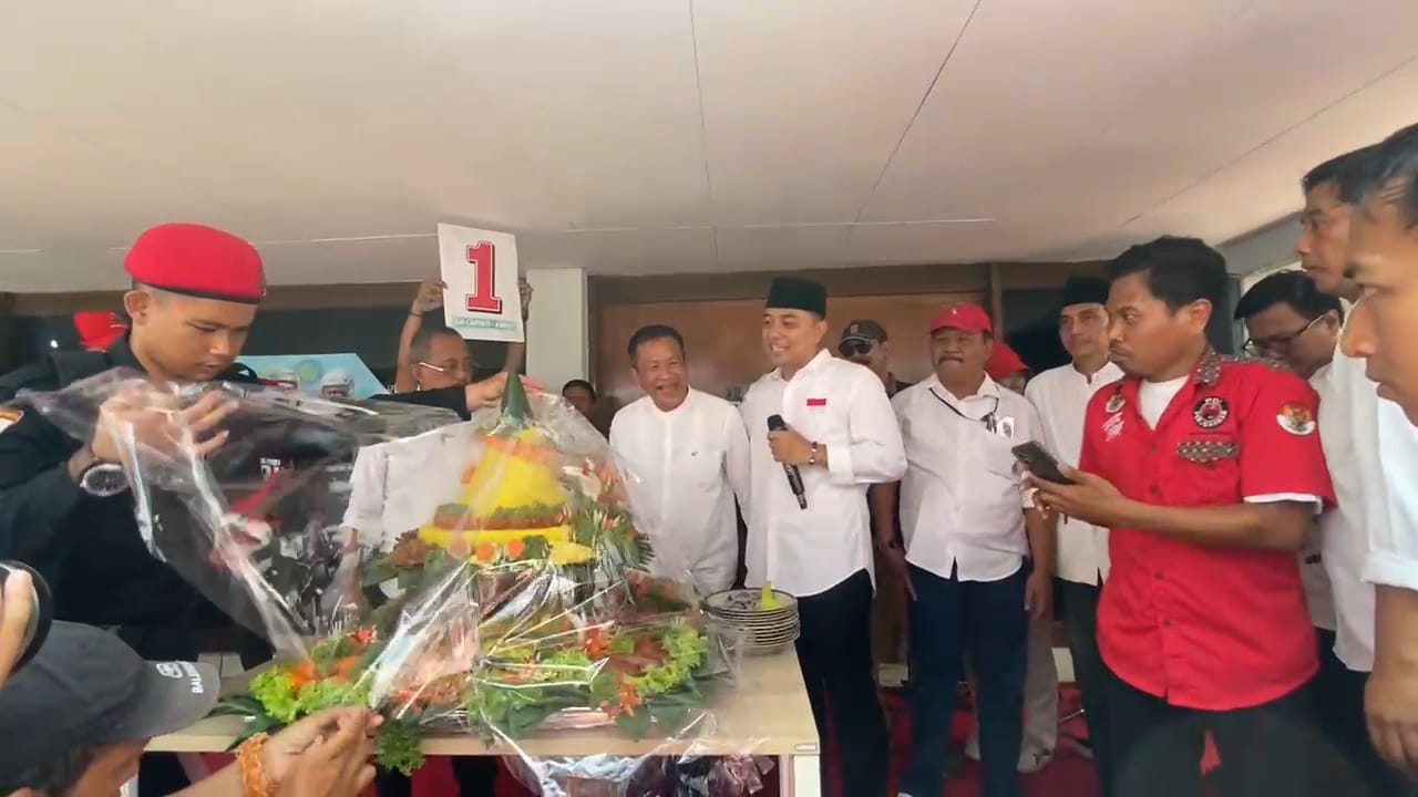 Eri Cahyadi saat peresmian posko pemenangan di jalan kartini