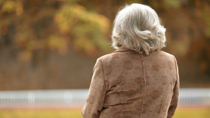 Peran Penting Tenaga Kesehatan dalam Mengatasi Isolasi Sosial pada Lansia