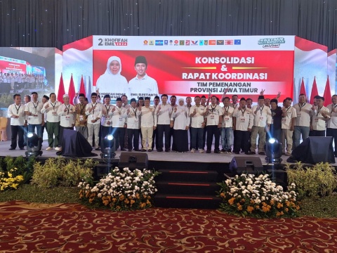Bertemu Tim Pemenang di Surabaya,  Khofifah-Emil : Waspadai Wilayah Paslon Pilkada Calon Tunggal