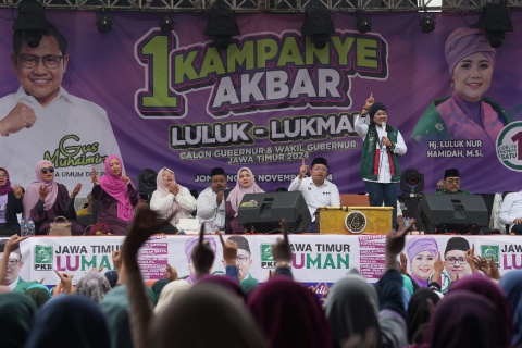 Kampanye Akbar Terakhir, Cagub Luluk Bacakan Surat Cinta Untuk Masyarakat Jatim
