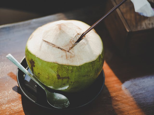 5 Hal yang Terjadi pada Tubuh Saat Rutin Minum Air Kelapa