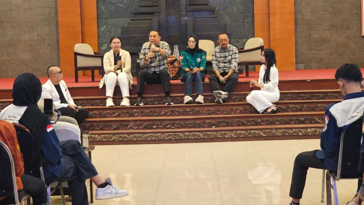 Diskusi Publik Mahasiswa UWKS Soroti Masalah Keamanan di Surabaya, Eri-Armuji Ungkap Programnya