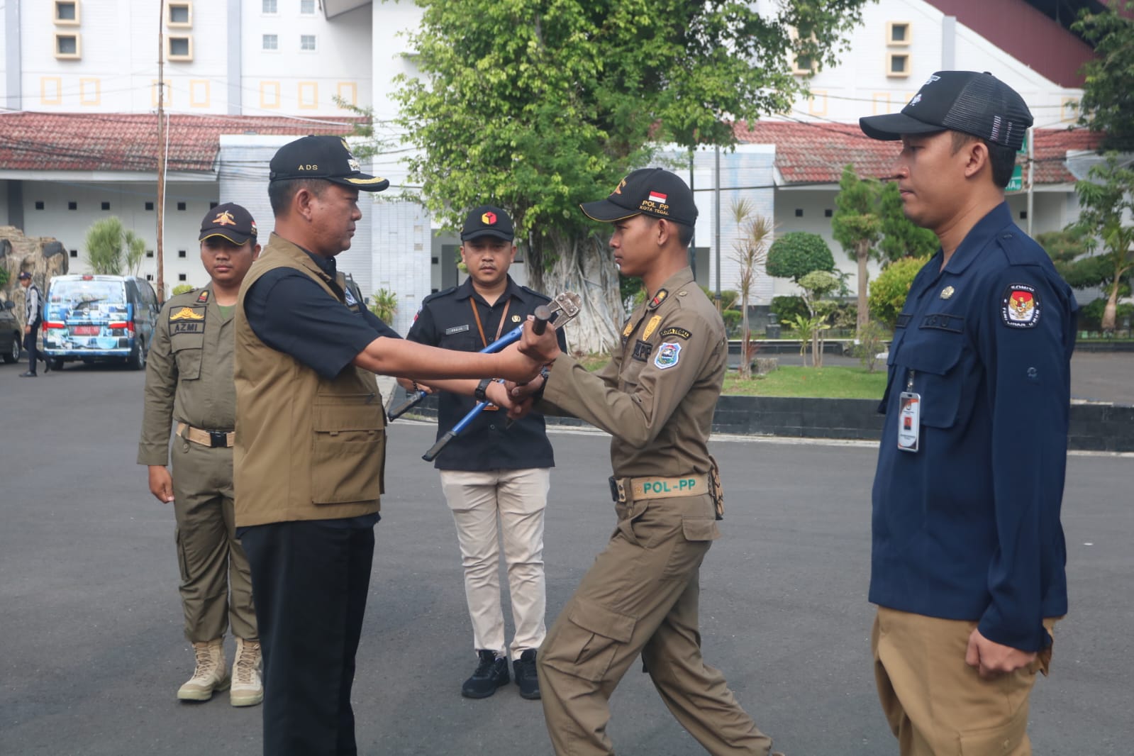 Memasuki Masa Tenang, Tim Gabungan Tertibkan APK  di Kota Tegal