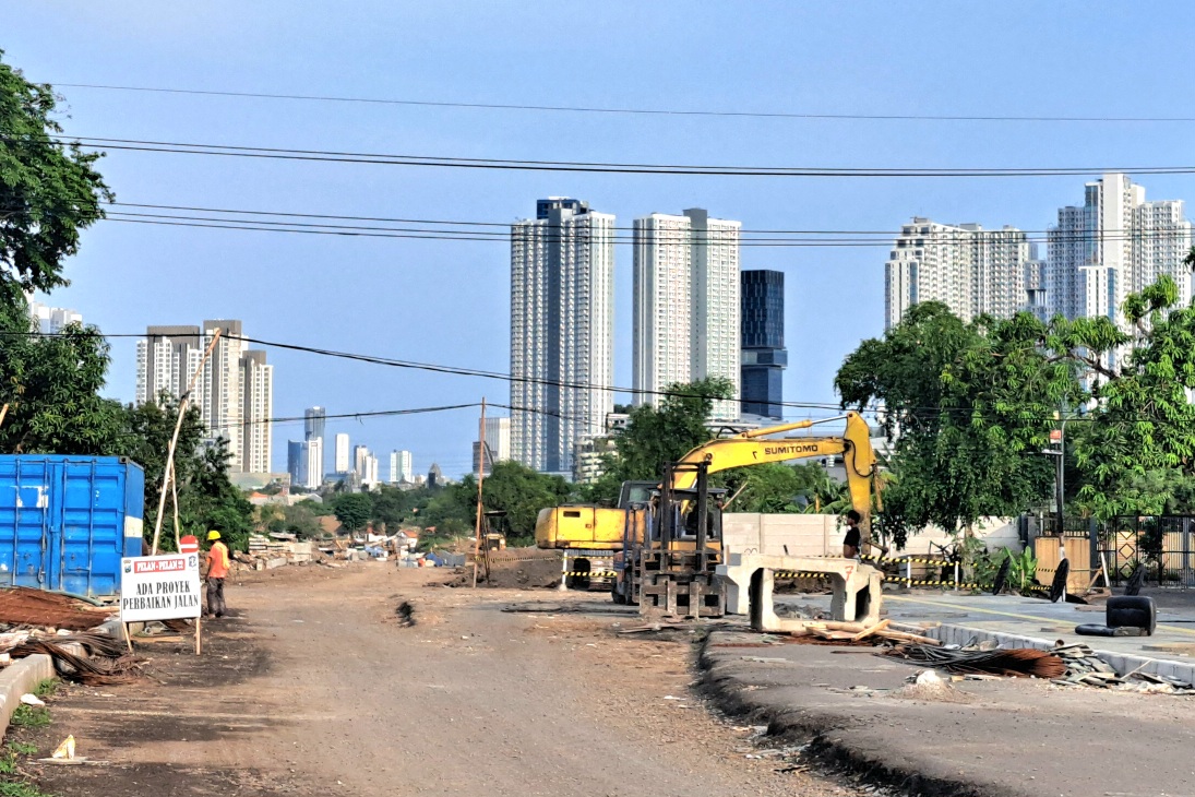 Pembangunan proyek radial road lontar