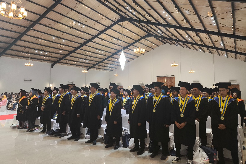 Wisuda ke-IV Politeknik Purbaya 2024 di Lasnur Convention Hall Tegal.