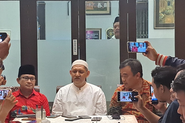 Tim Pemenangan Paslon Risma-Gus Hans Klaim Unggul Berdasarkan Quick Count Internal