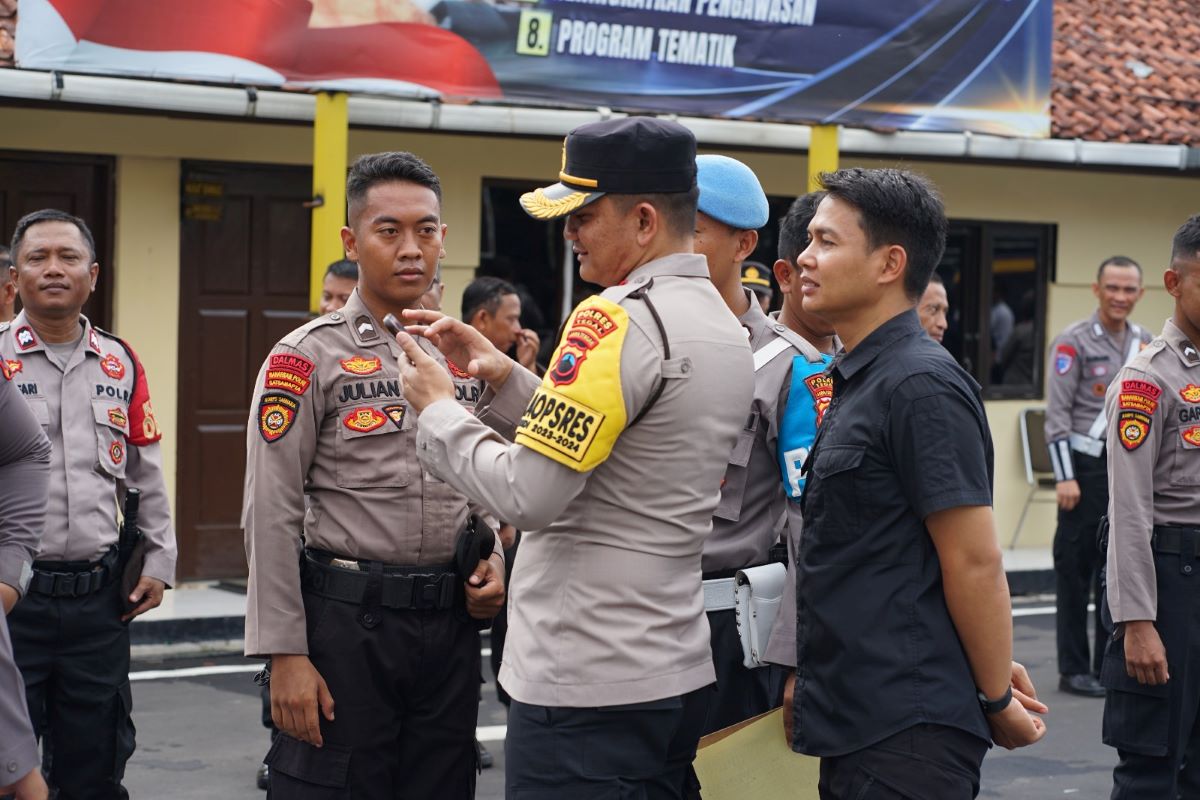 Waspada Terhadap Judi Online, Kapolres Tegal Cek Ponsel seluruh Anggota Polres Tegal