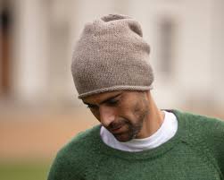 Mengenal Beanie, Topi Rajutan yang Hangat di Abad Pertengahan