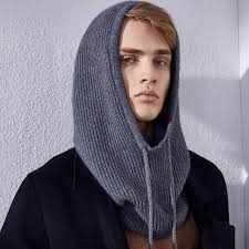 Mengenal Hood, Topi Serbaguna yang Melindungi dan Menutupi