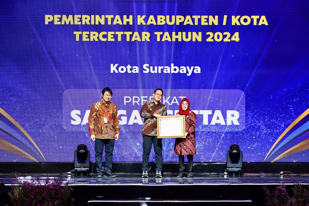 Penghargaan Pelayanan Publik Predikat Sangat Cettar Dari Provinsi Jawa Timur disabet Pemkot Surabaya