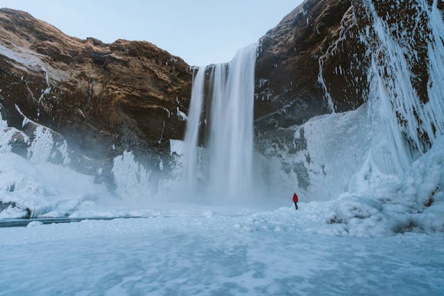 6 Struktur Misterius Tersembunyi di Balik Tebalnya Lapisan Es Greenland