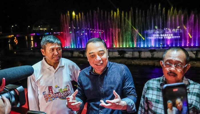 Surabaya Kenalkan Destinasi Wisata Baru Bernama Pesona Laser air Mancur Jembatan Suroboyo