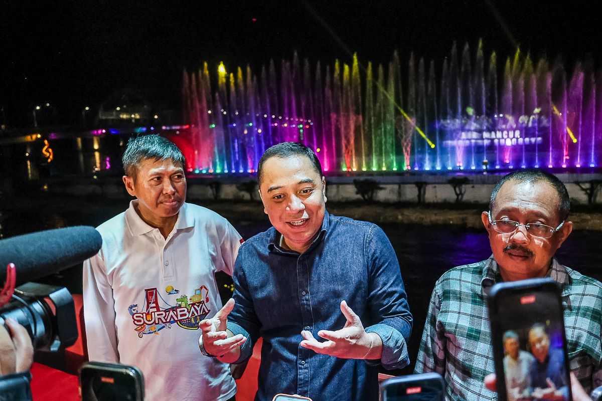 Wali Kota Surabaya Eri Cahyadi Bersama Wakil wali kota Armuji saat peresmian wisata baru pesona laser