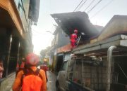 Diterjang Angin Kencang, Belasan Atap Rumah Di Surabaya Rusak 