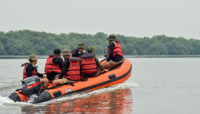 Antisipasi Pemagaran Laut, Satpol PP Surabaya Terjunkan Tim Pancanaka Gelar Patroli Laut