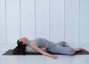 Atasi Stres dan Kecemasan dengan Yoga Restoratif, Rahasia Ketenangan Mendalam