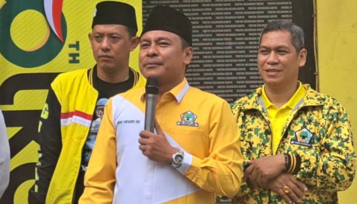 Perkuat Kepedulian Sosial di Bulan Ramadan 1446 H, Golkar Surabaya Bagikan Kurma ke Masjid dan Mushola