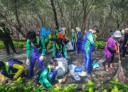 Cegah Pencemaran Plastik, Surabaya Gelar Aksi Bersih Mangrove Peringati HPSN 2025