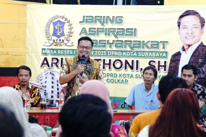 Wakil Ketua DPRD Surabaya, Arif Fathoni saat menggelar reses