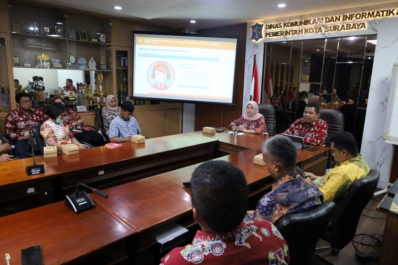 focus group discussion (FGD) “Surabaya dalam Angka” yang digelar di kantor Dinas Komunikasi dan Informatika (Diskominfo) Kota Surabaya, Kamis, (20/2/2025). 