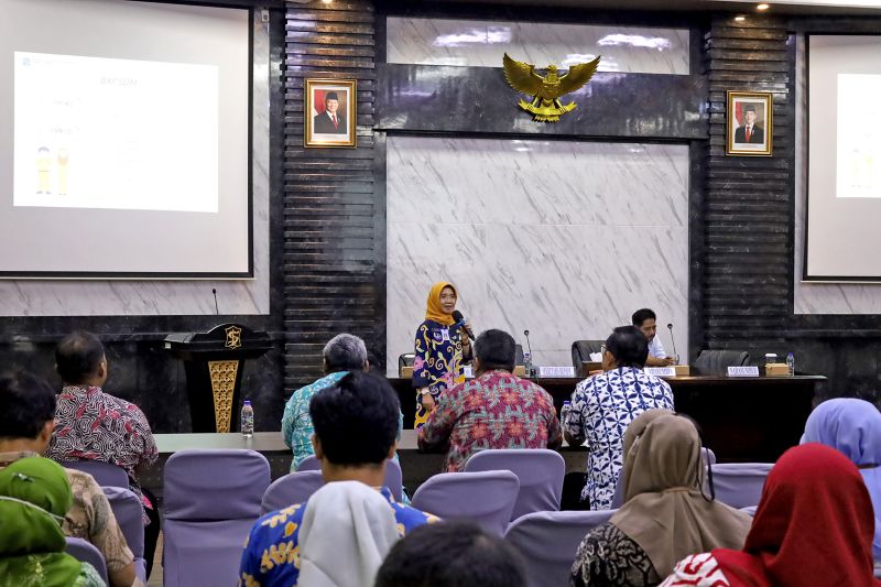 Pemerintah Kota (Pemkot) Surabaya memperkenalkan Sistem Informasi Pertanggungjawaban Keuangan dan Arsip (SiJaka) kepada jajaran Aparatur Sipil Negara (ASN) dalam kegiatan Forum Perangkat Daerah bertempat di Kantor Badan Perencanaan Pembangunan Daerah, Penelitian dan Pengembangan (Bappedalitbang) pada Kamis (27/2/2025).