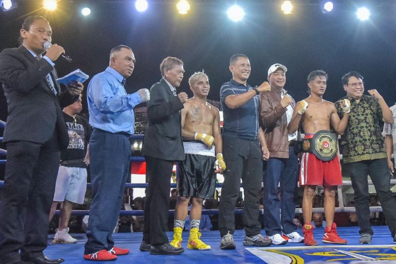 Seorang petinju telah memenangkan pertarungan dala Surabaya Big Fight