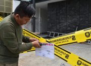 Tak Kantongi Izin PBG, Delapan Bangunan Di Surabaya Barat Disegel Satpol PP Surabaya