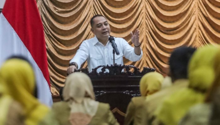 Tak Ada Toleransi, Wali Kota Eri Ultimatum Camat hingga Kepala PD Selesaikan Update Data Warga Miskin