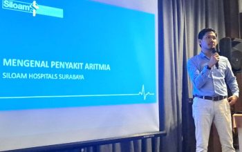 dr. Ragil Nur Rosyadi, Sp.JP (K), FIHA, dokter spesialis jantung dan pembuluh darah RS Siloam Surabaya saat memaparkan tentang Aritmia kepada media