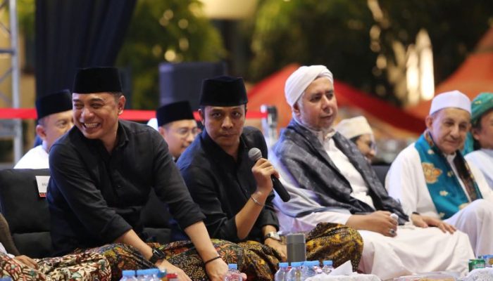 Tabligh Akbar Bersama Gus Kautsar Meriahkan Puncak Ramadan Vaganza 2025 di Balai Kota Surabaya