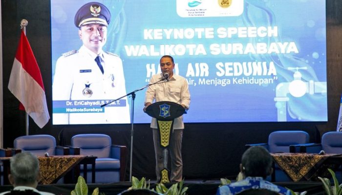 Peringatan Hari Air Sedunia, Wali Kota Surabaya Ajak Warga Jaga Sungai dari Sampah