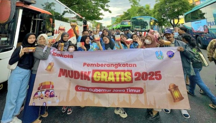 Dukung Program Mudik Gratis Pemprov Jatim, Kokola Group Bagikan 10.000 Biskuit Halal untuk Pemudik